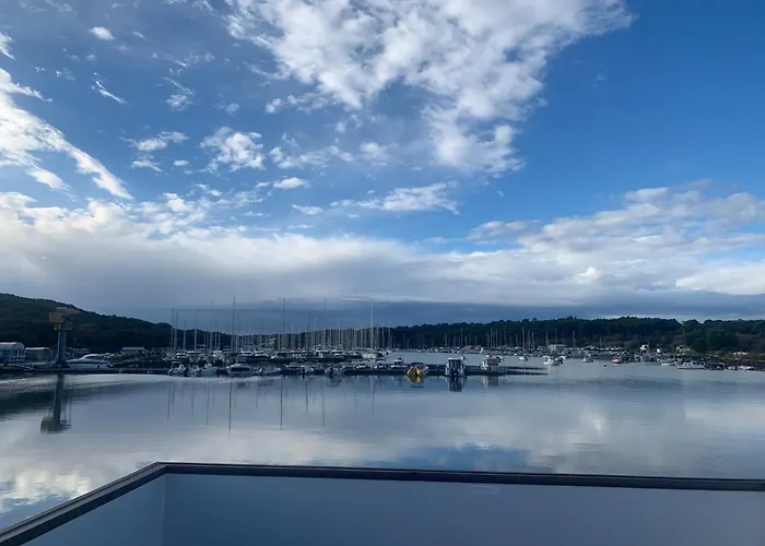 House Boat Oliva - Floating House