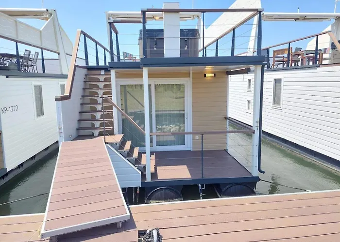 House Boat Oliva - Floating House