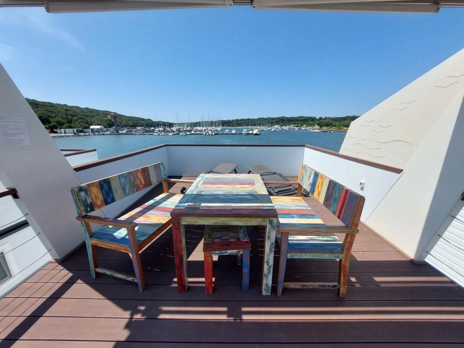 House Boat Oliva - Floating House Pula